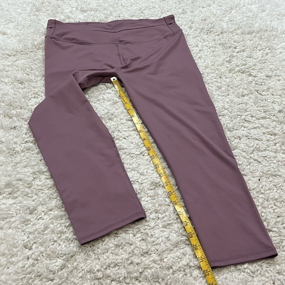 Fabletics Mid Rise Light Purple Capri Pants Leggings Large Stretchy Size Large - Picture 4 of 7
